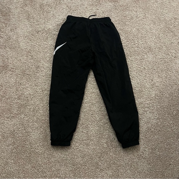 Nike Women’s Nsw Essential Woven Mid Rise Pant - Picture 5 of 5